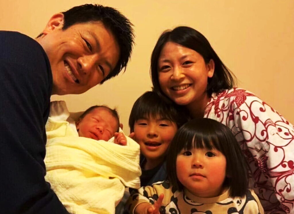 神谷宗幣 妻 子供 公式サイトより